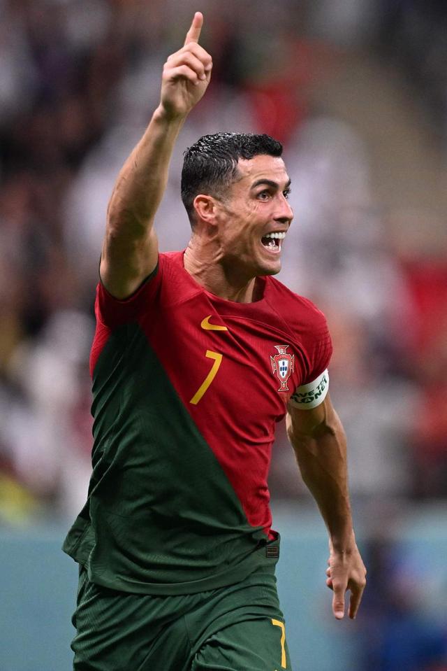 福克斯13中5拿16分9助5失误，末节3中0仅1分（福克斯16分9助攻5失误，末节三投全失仅拿1分）