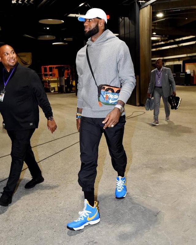 太犀利！看当年和中国男篮对阵时的闪电侠韦德（锋芒毕露！重温韦德当年对阵中国男篮的闪电表现）