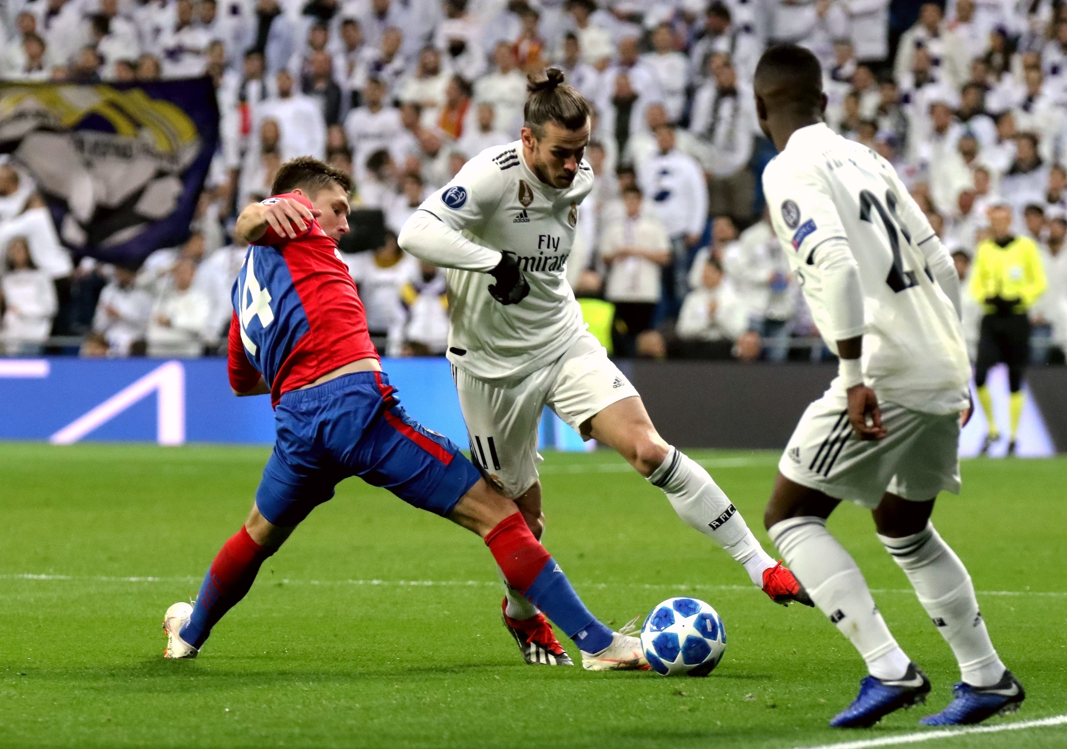 英超战报：利物浦2-1战胜曼联,（英超速递：利物浦2比1力克曼联）