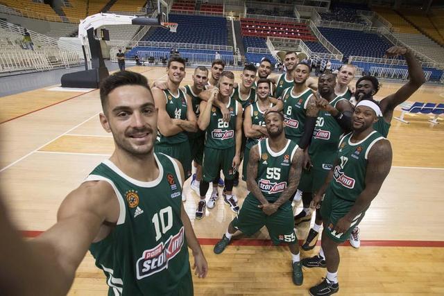 菲尔-琼斯预测欧冠第4轮：利物浦主场不敌皇马，曼城胜多特（菲尔-琼斯欧冠第4轮前瞻：皇马客场拿下利物浦，曼城力克多特蒙德）