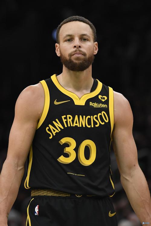 亚洲杯战报：加瓦希大四喜，也门7-1狂胜不丹（亚洲杯快讯：也门7比1大胜不丹，加瓦希上演大四喜）