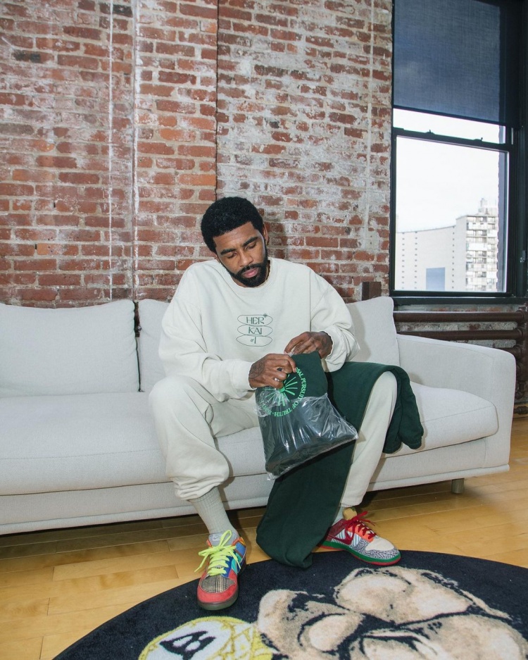 利物浦晒萨拉赫海报预热埃及vs南非，法老首轮比赛补时绝杀（利物浦发布萨拉赫海报为埃及战南非预热，法老首战补时绝杀）